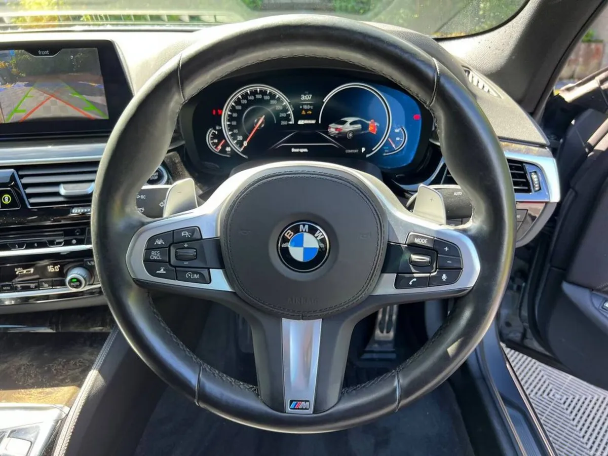 BMW 5-Series 530e M-SPORT COMPETITION 2.0 HYBRID / - Image 4