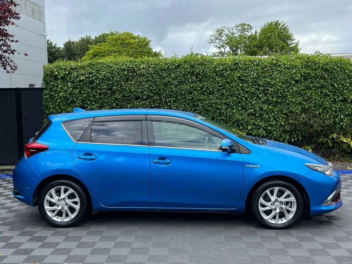 Toyota Auris 1.5 HYBRID AUTO // MULTIMEDIA DISPLAY - Image 2
