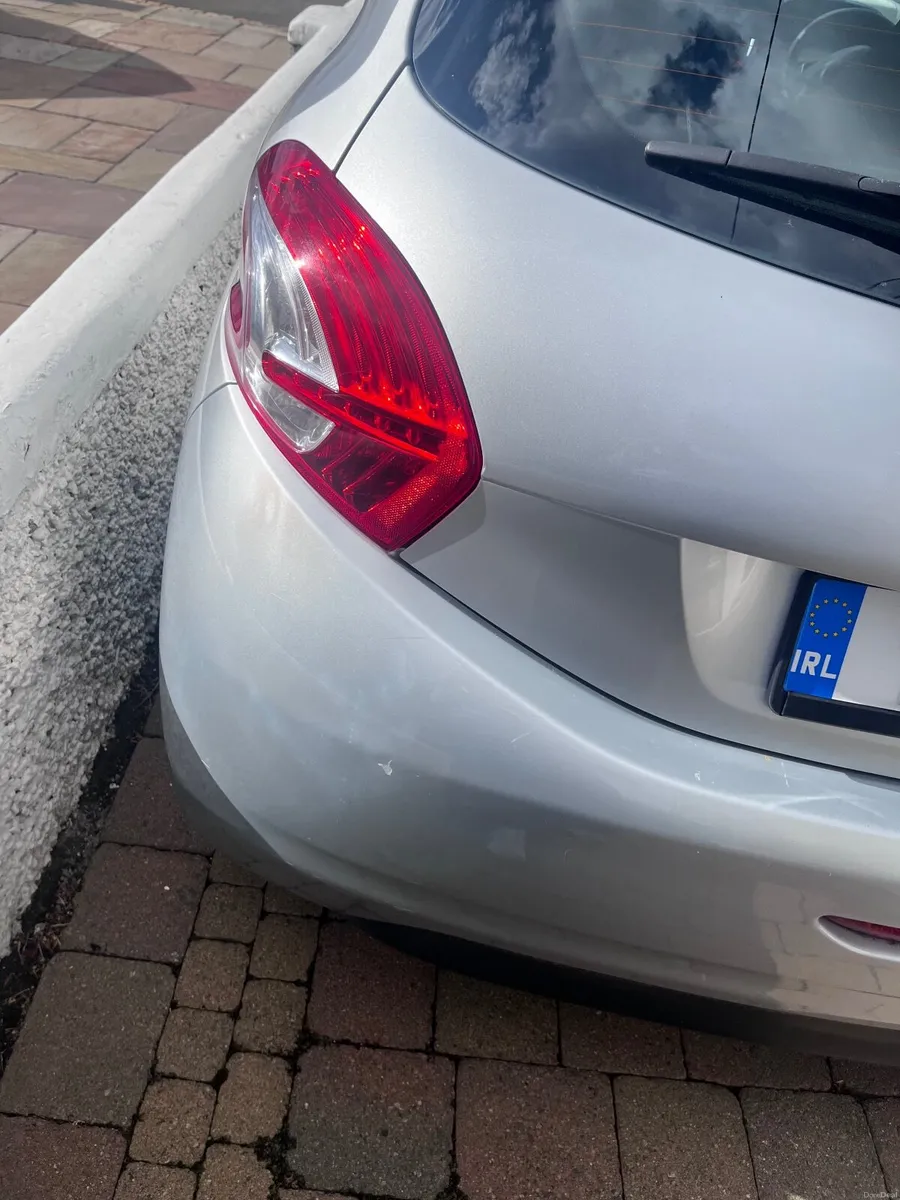 Peugeot 208 2015 - Image 3