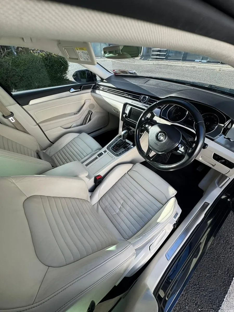 Volkswagen Passat 2015 - Image 2