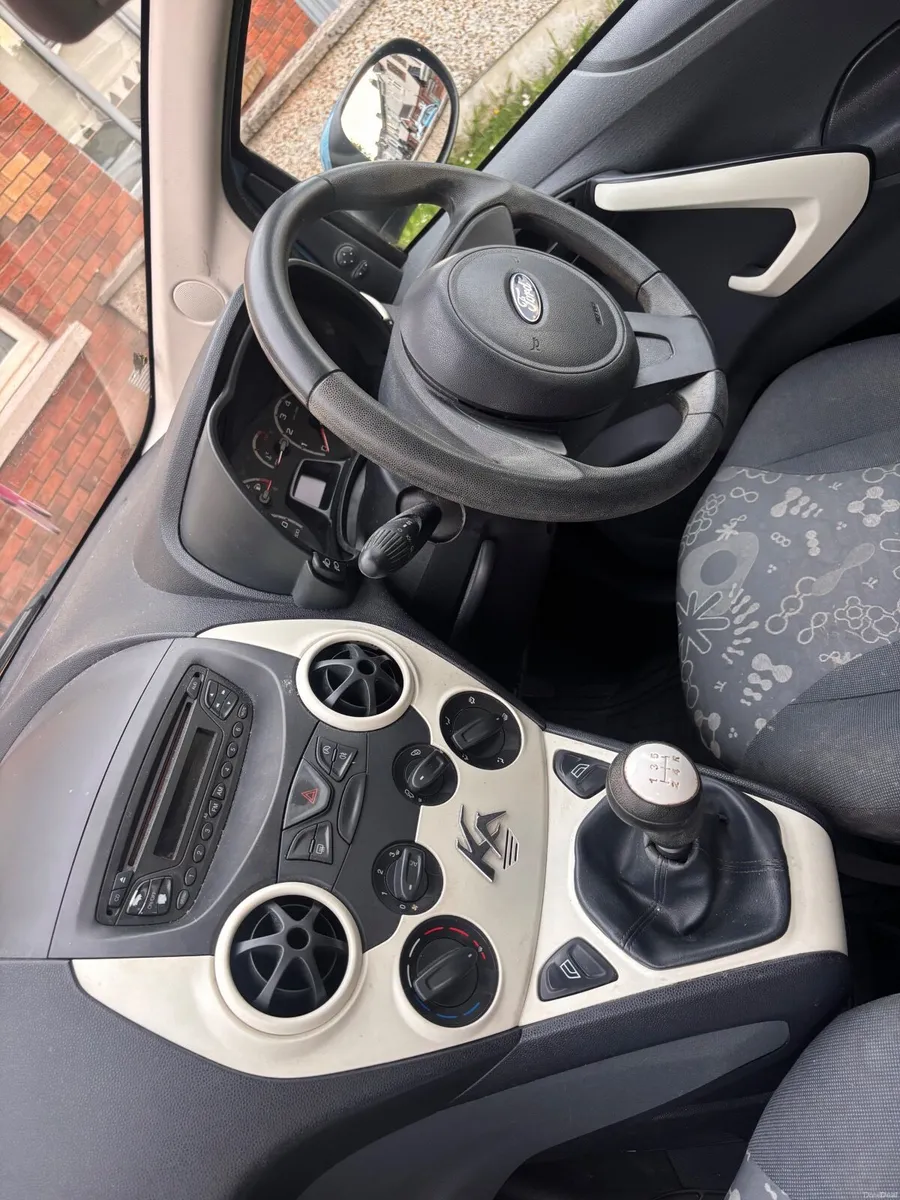 Ford KA 2011 - Image 2