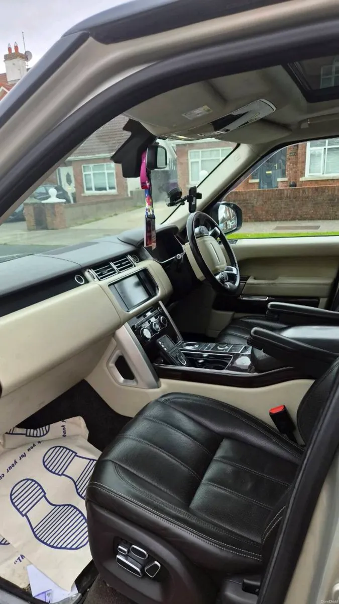 Range Rover Vogue 4.4tdv8 / €333 Tax (5 Seater) - Image 5