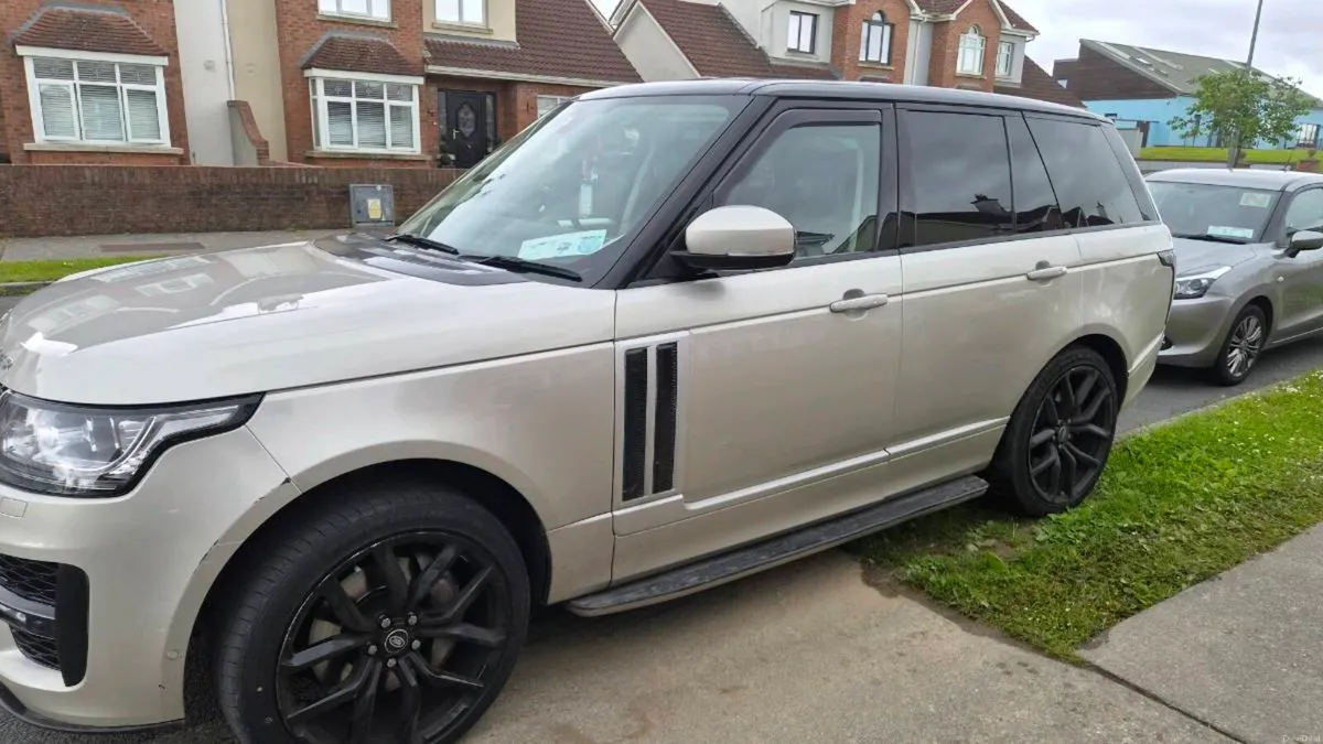 Range Rover Vogue 4.4tdv8 / €333 Tax (5 Seater) - Image 3