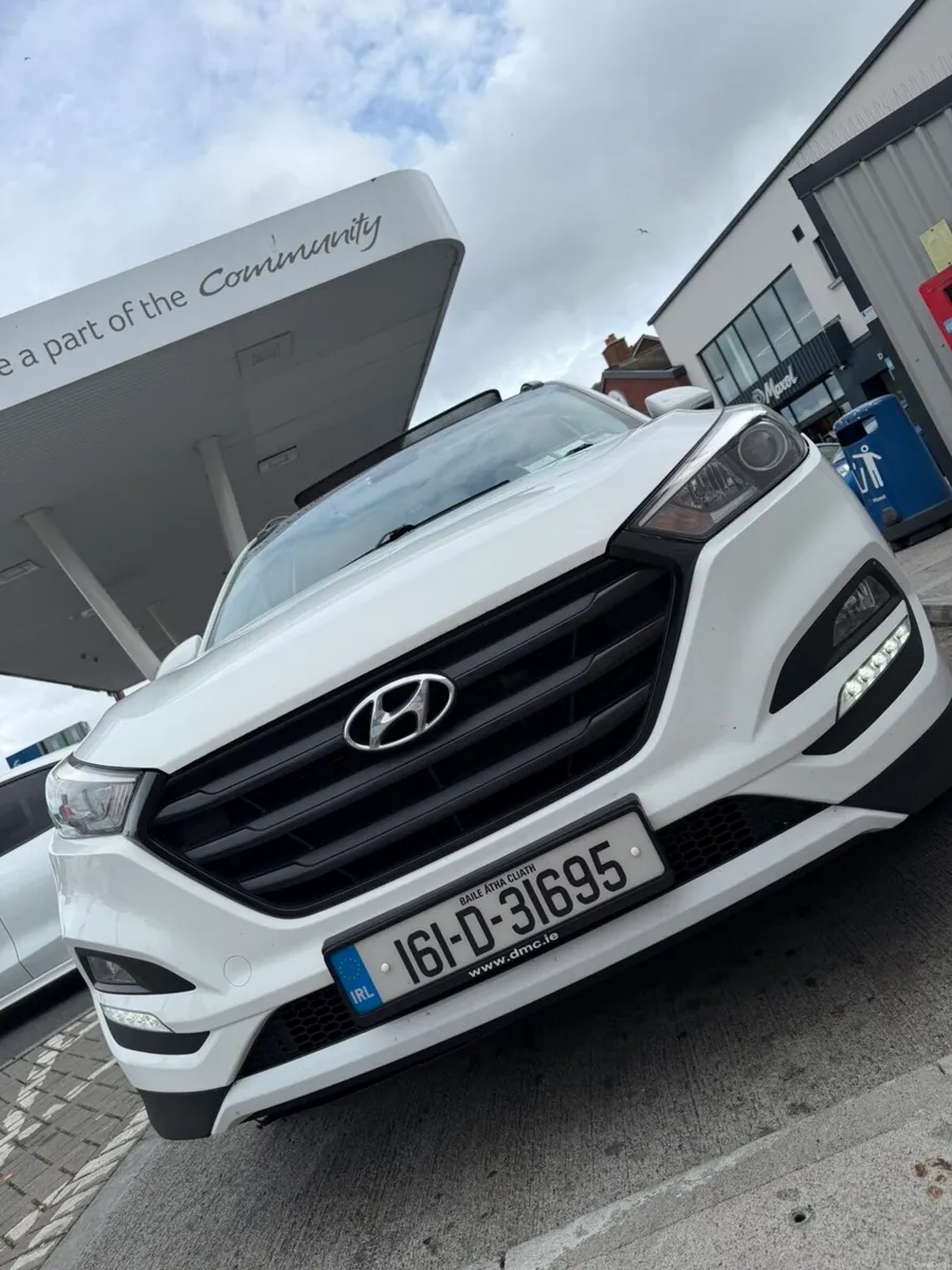 2016 Hyundai Tucson high spec / sunroof. Low miles - Image 5