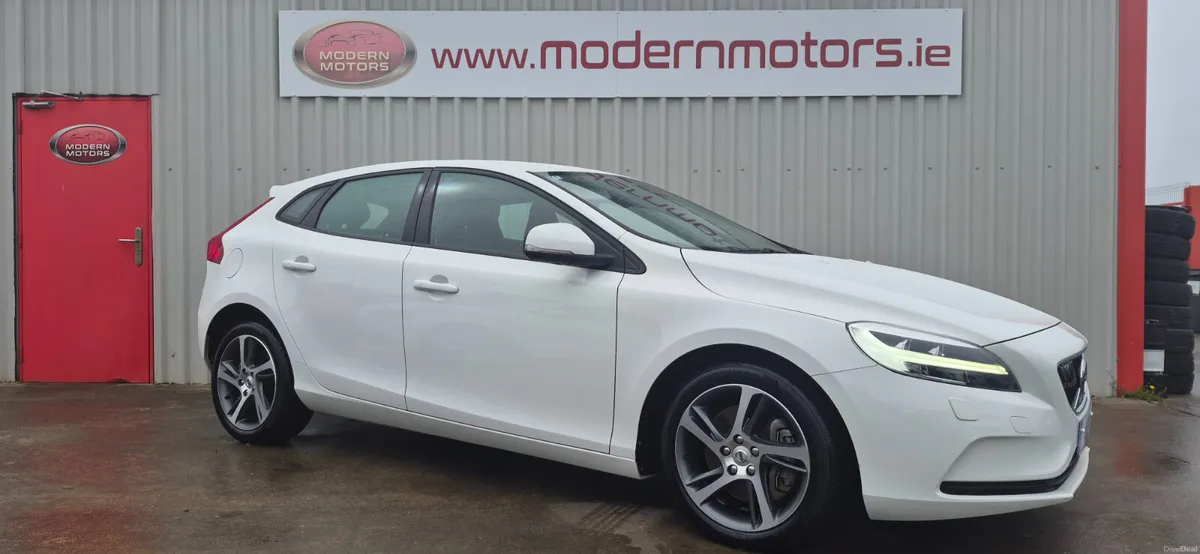 Volvo V40 automatic r-design 1.5t petrol low kms - Image 2