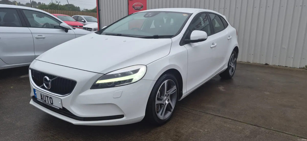 Volvo V40 automatic r-design 1.5t petrol low kms - Image 5
