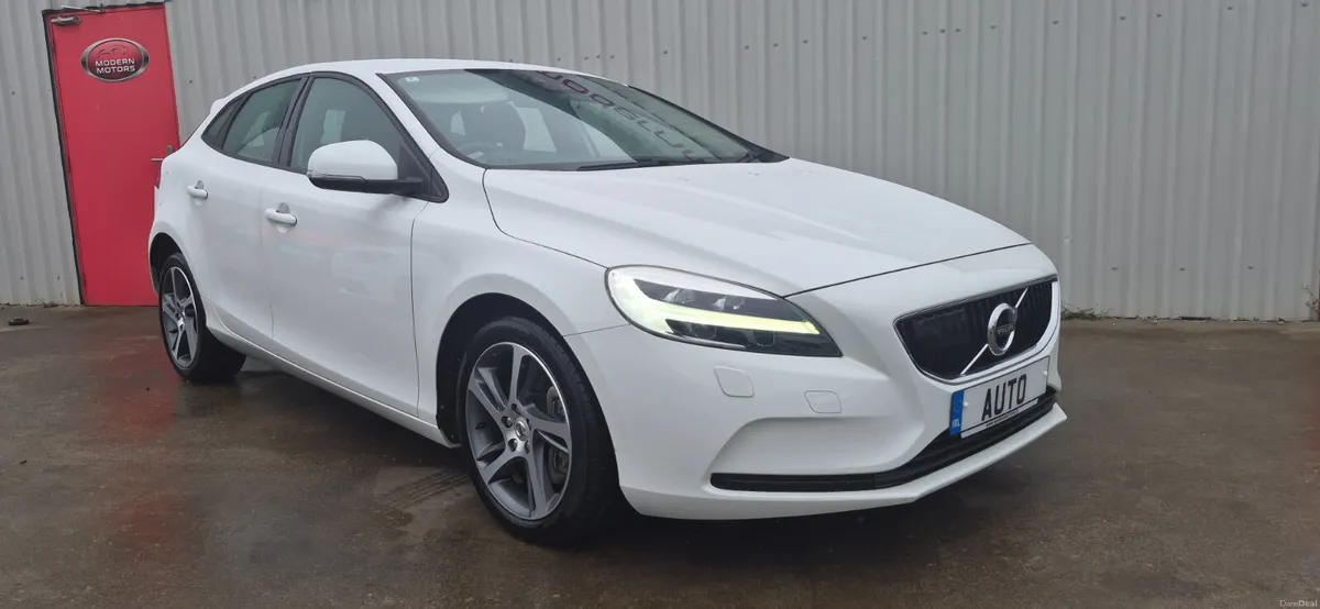 Volvo V40 automatic r-design 1.5t petrol low kms - Image 3