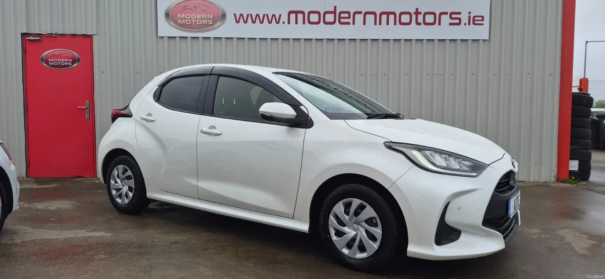 Toyota Yaris automatic hybrid/petrol 1.5hev low km - Image 1