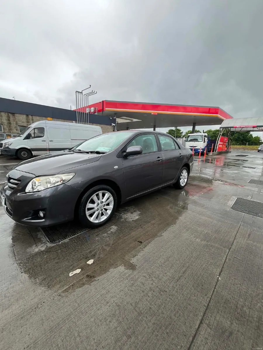 Toyota Corolla 2010 - Image 1