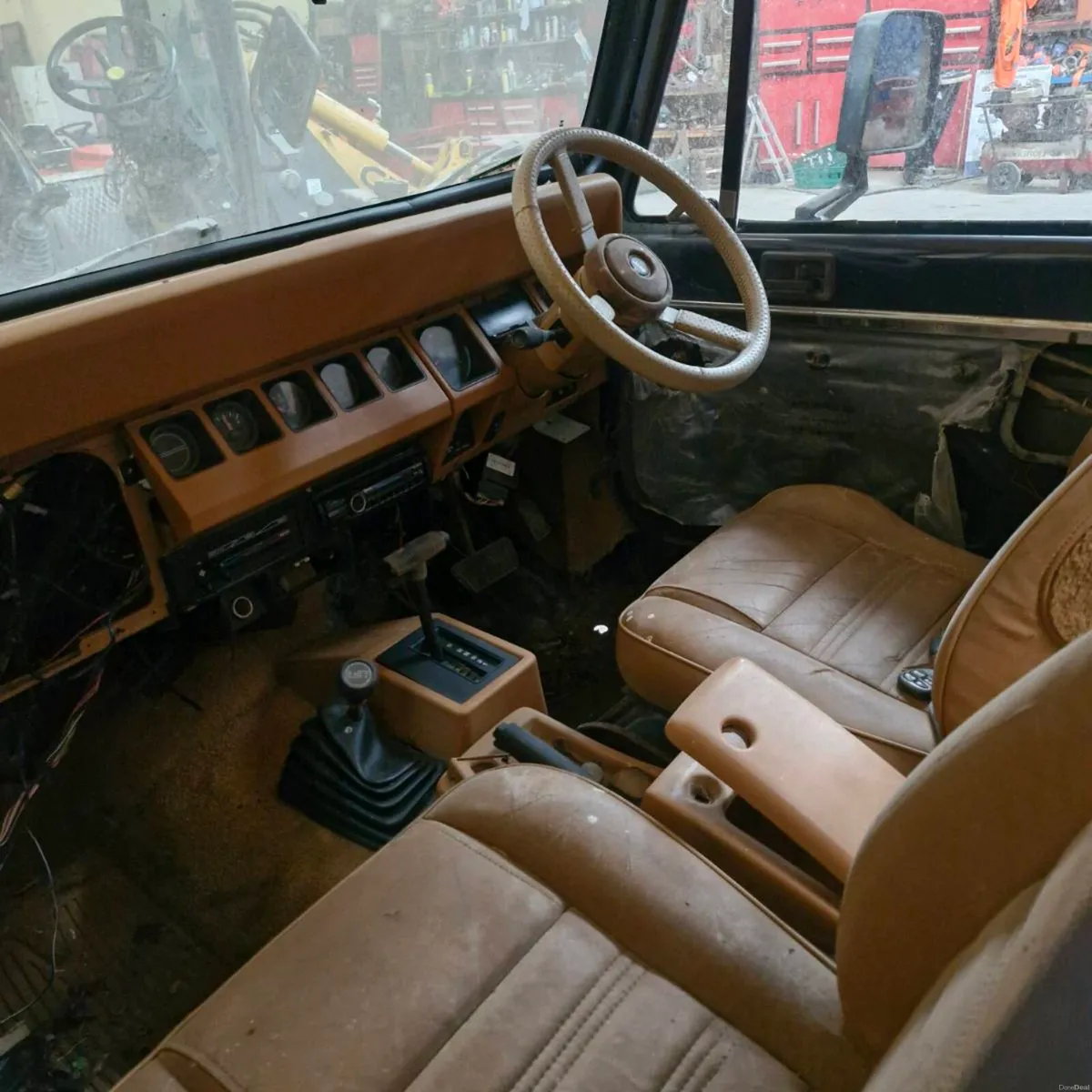 Jeep Wrangler Chysler (BARN FIND) - Image 3