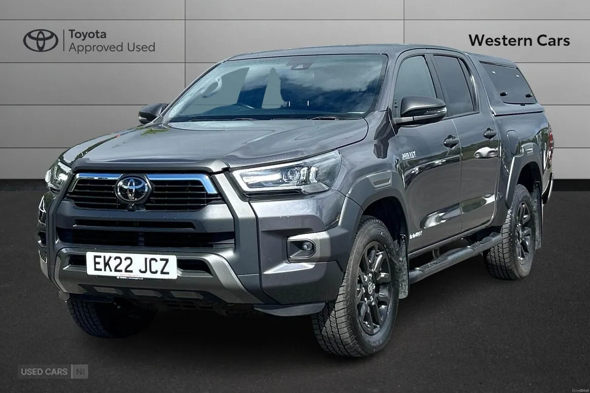 Toyota Hilux 2.8 D-4D Invincible X Auto 4WD Euro 6 - Image 3