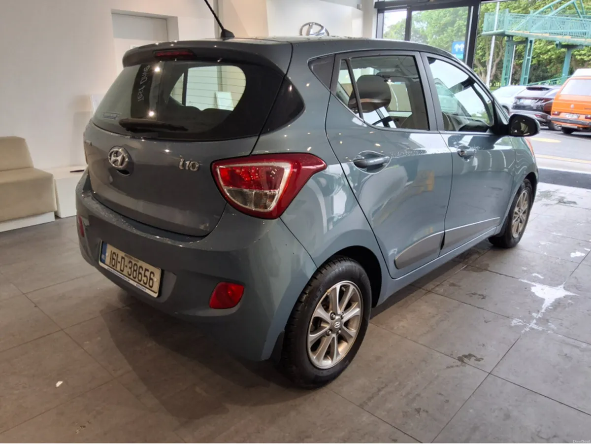 Hyundai i10 DELUXE AUTOMATIC - Only 10,000 Km - 1 - Image 2