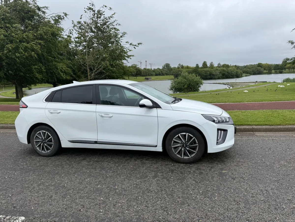 Hyundai IONIQ EV PREMIUM 5DR AUTO 3 - Image 4