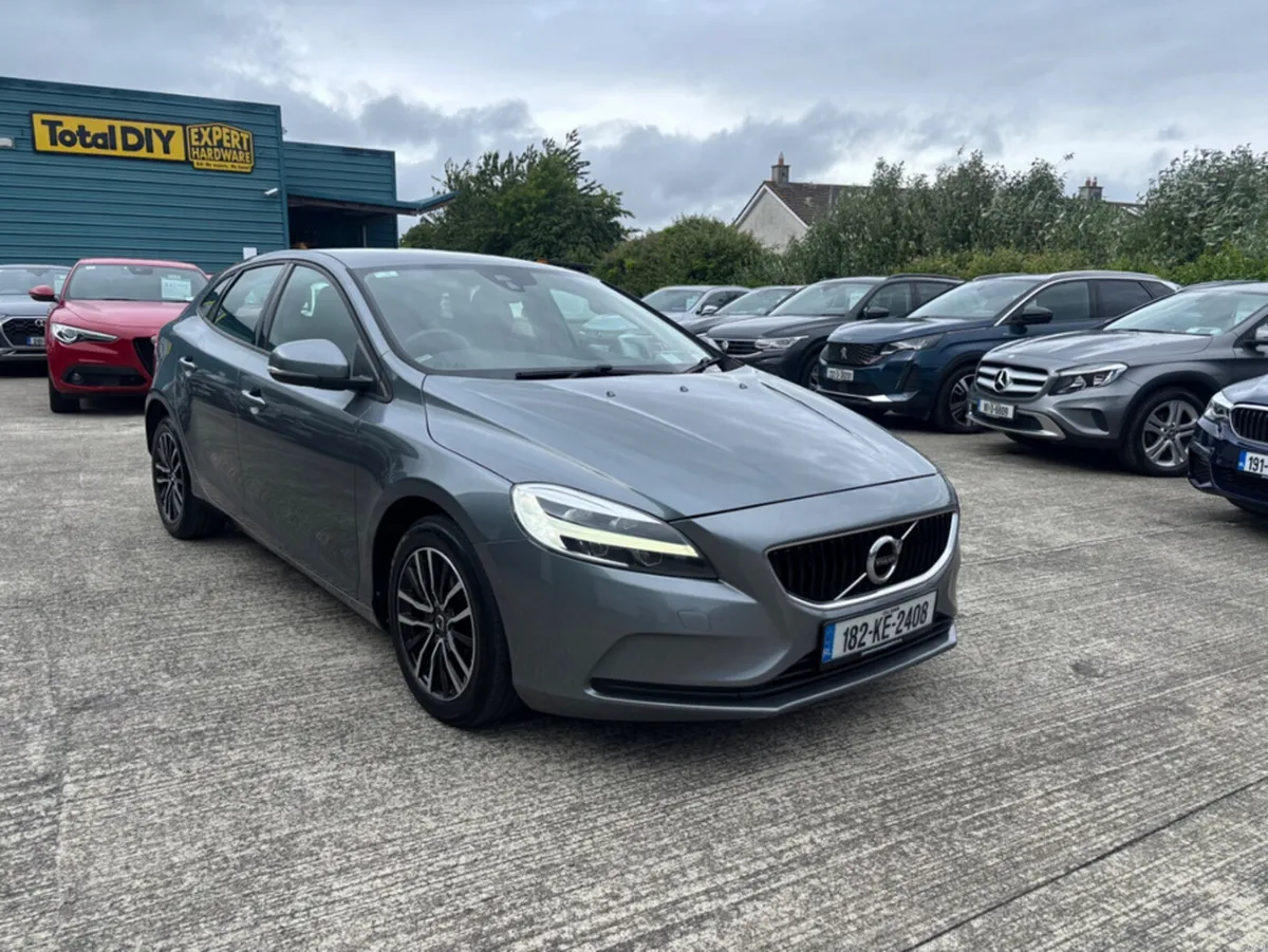 Volvo V40 2.0 T2 MOMENTUM 122BHP 5DR 40 SERIES - Image 2