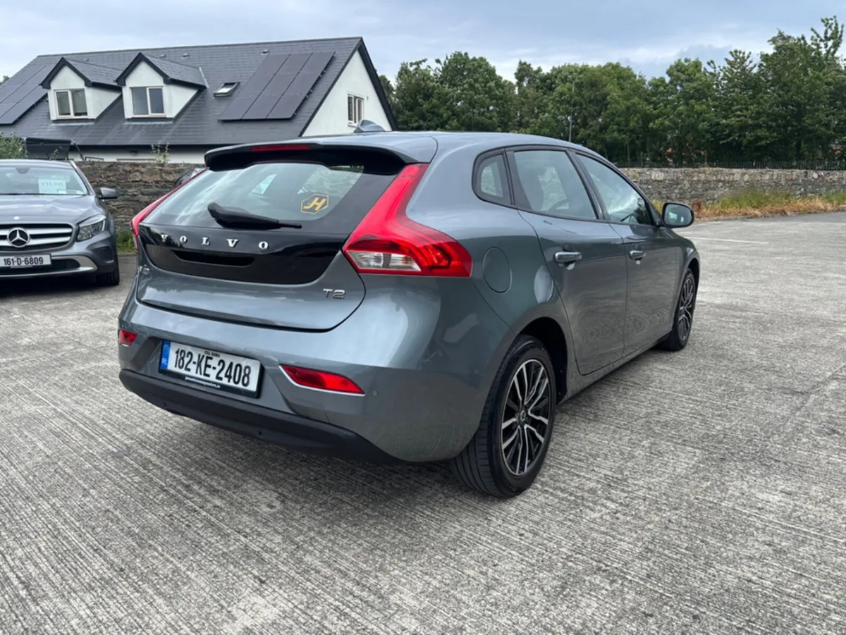 Volvo V40 2.0 T2 MOMENTUM 122BHP 5DR 40 SERIES - Image 4