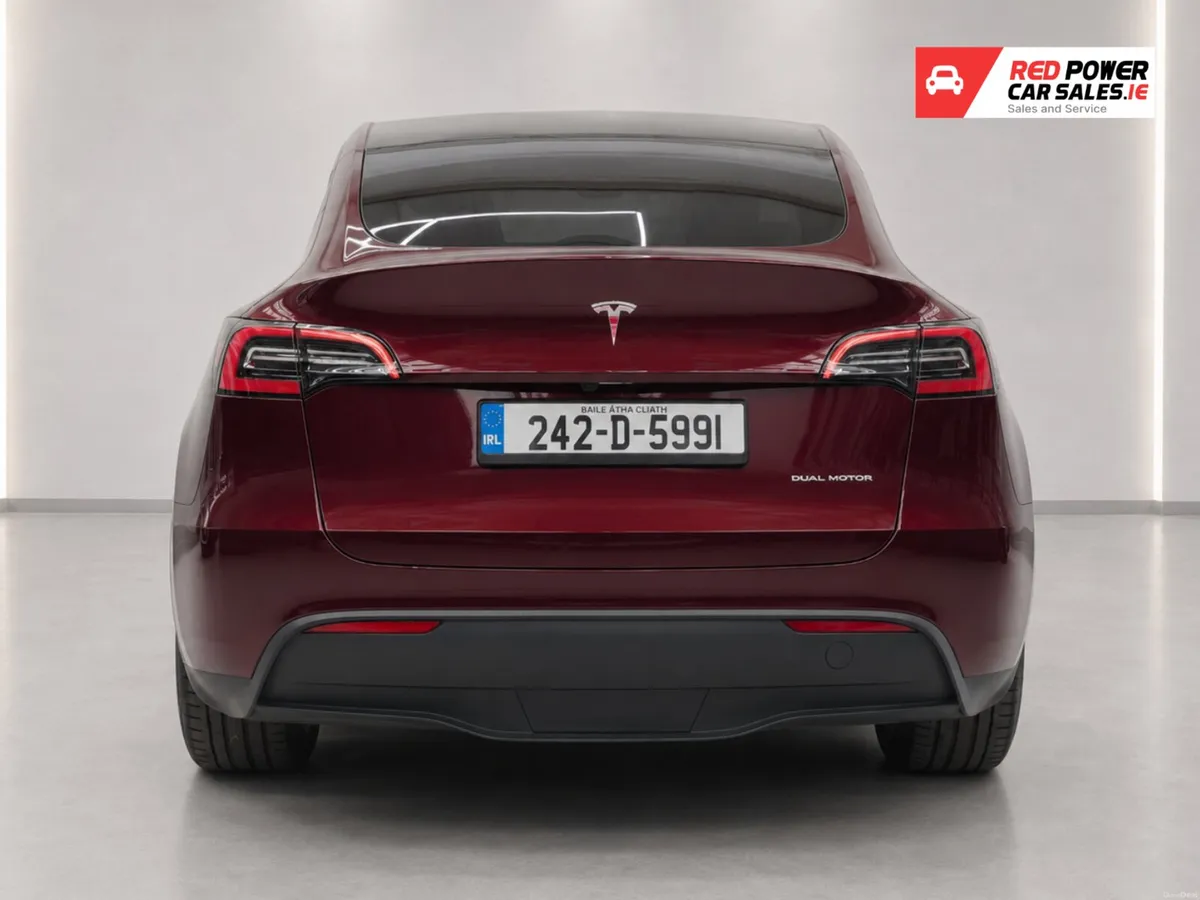 2024 Tesla Model Y Long Range AWD//LOW KMS - Image 4