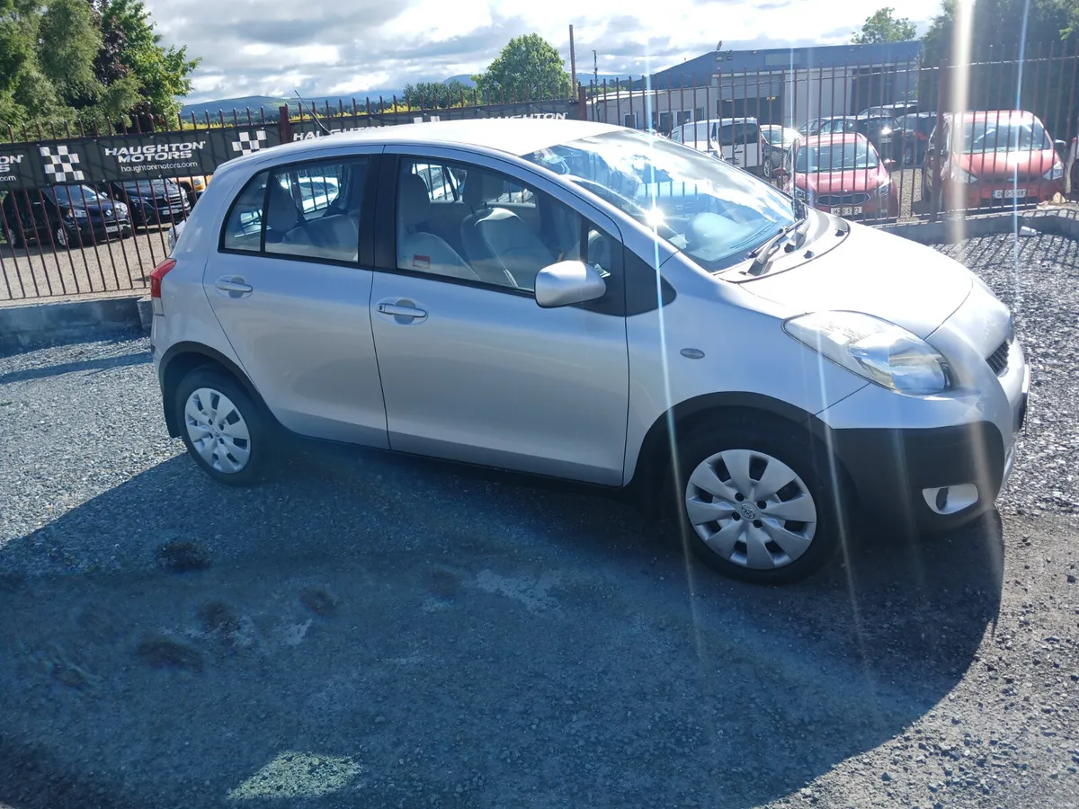 Toyota Yaris 2011 - Image 4