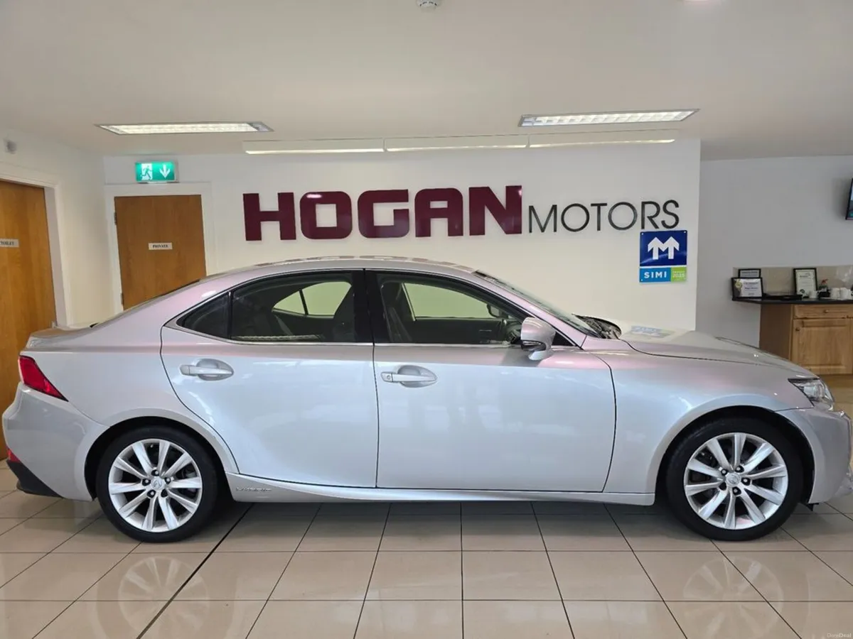 Lexus IS Executive Edition Hybrid Automatic - Image 3