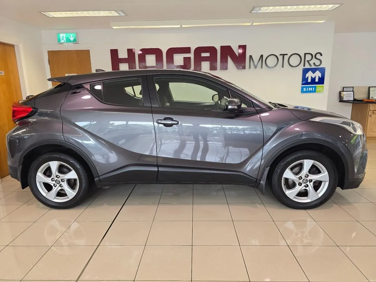 Toyota C-HR 1.2T Luna 4DR - Image 3