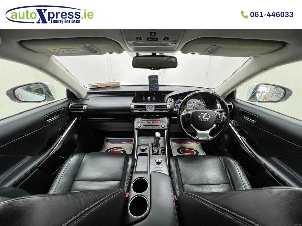 Lexus IS 2.5 Hybrid , Automatic - Image 2