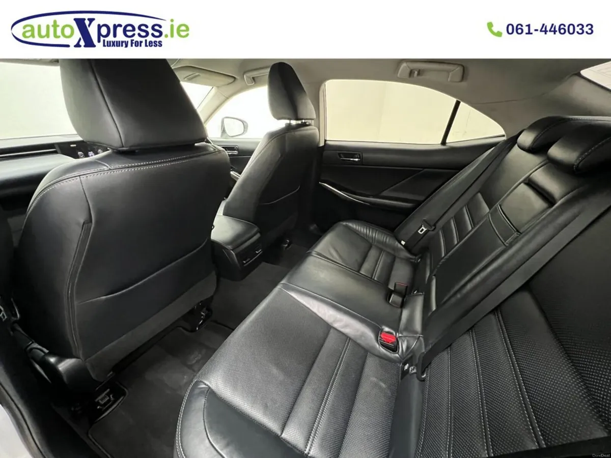 Lexus IS 2.5 Hybrid , Automatic - Image 4
