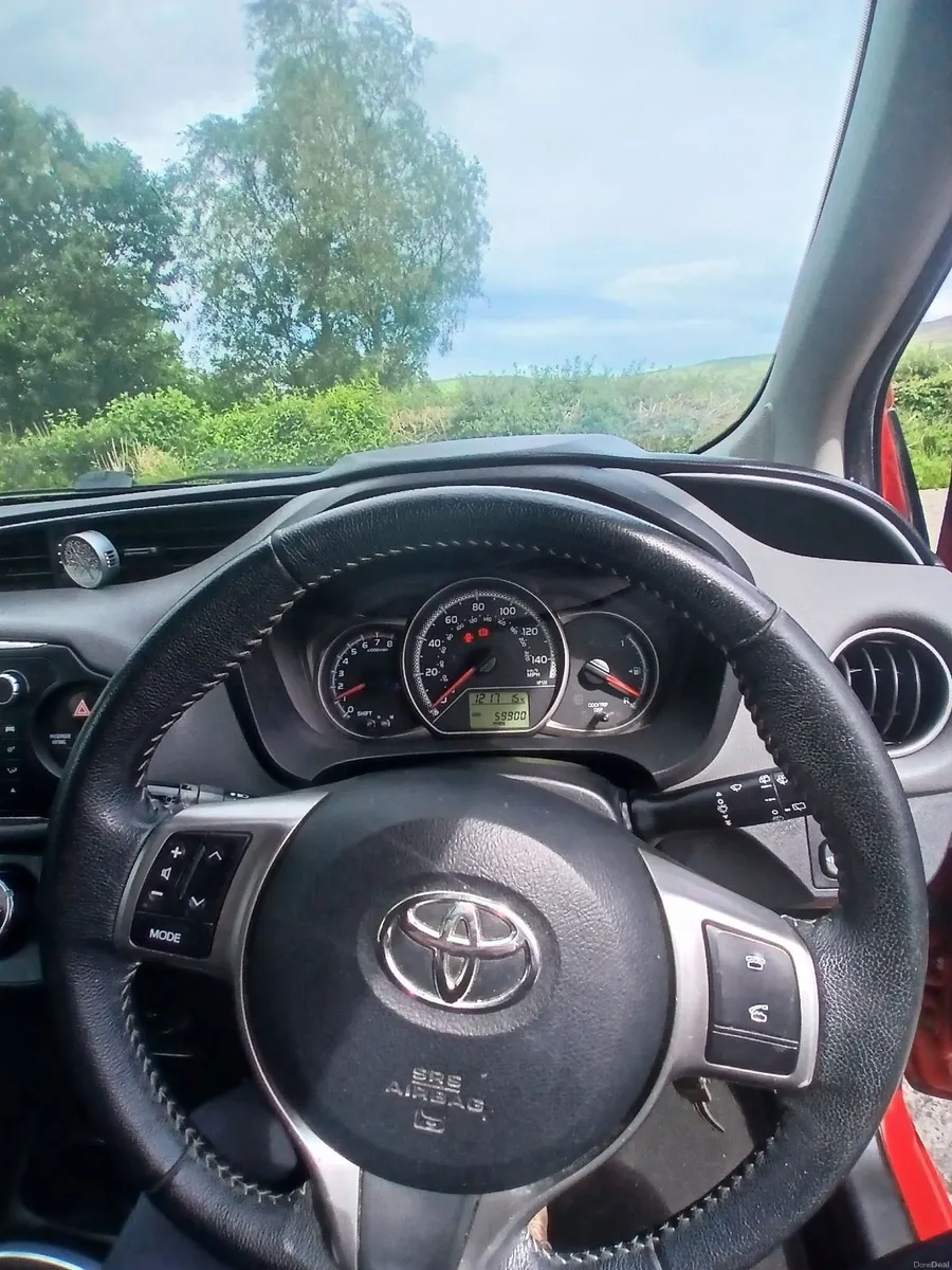 Toyota Yaris 2015 - Image 5