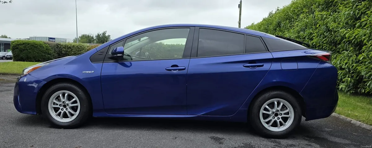 Toyota Prius 2018 - Image 2
