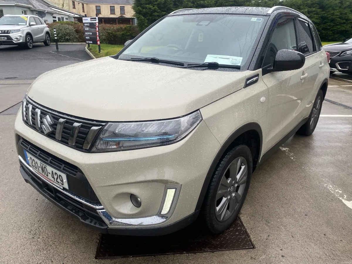 Suzuki Vitara SZT Hybrid - Image 4