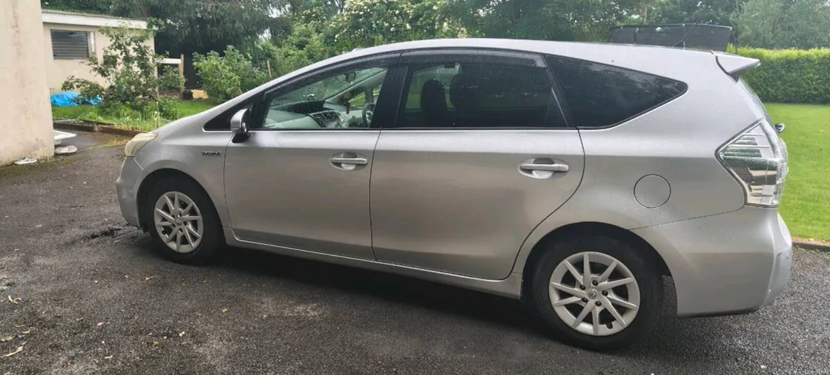 Toyota Prius alpha 7 seater - Image 4