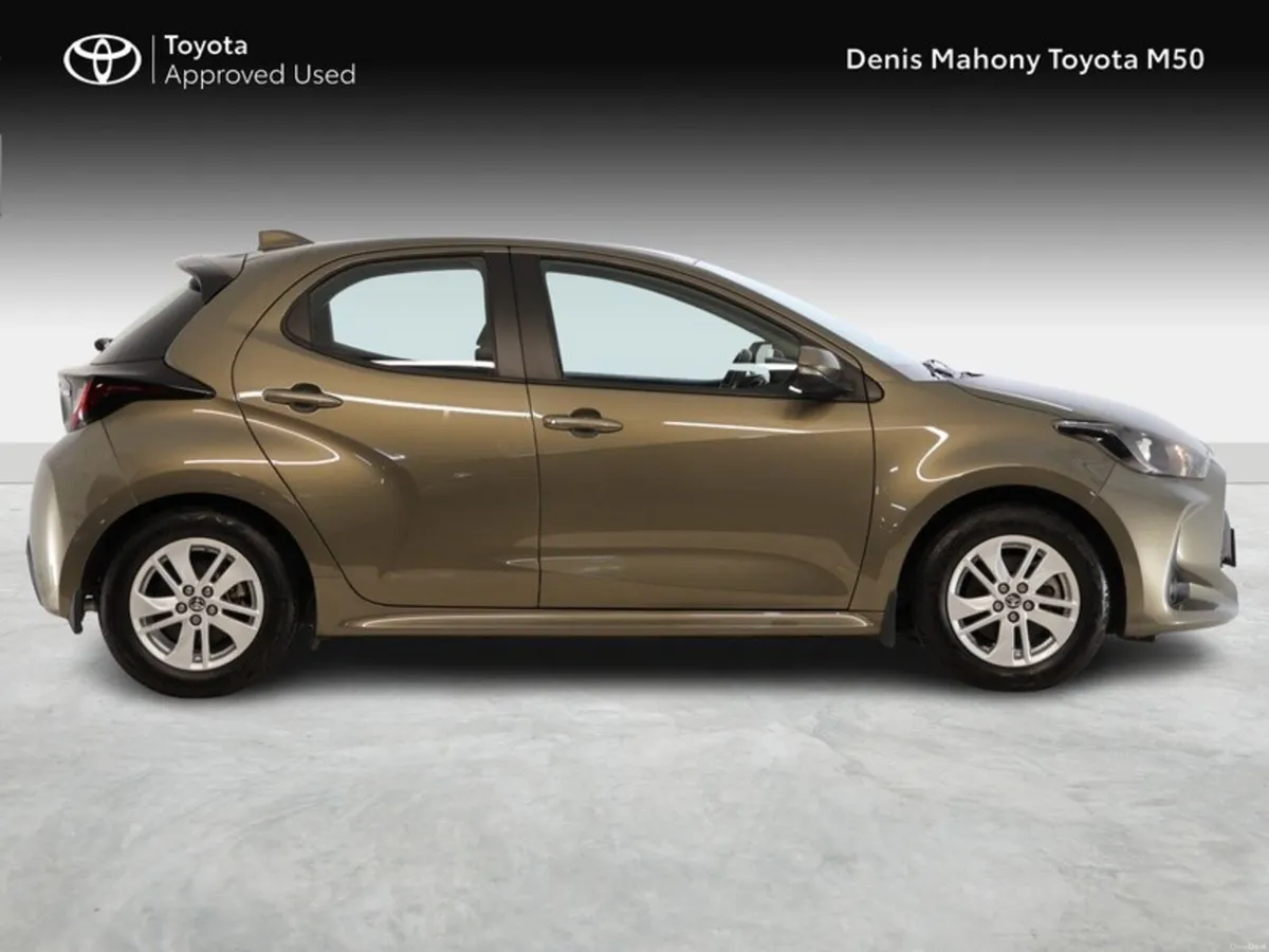 Toyota Yaris Luna Hybrid - Image 3