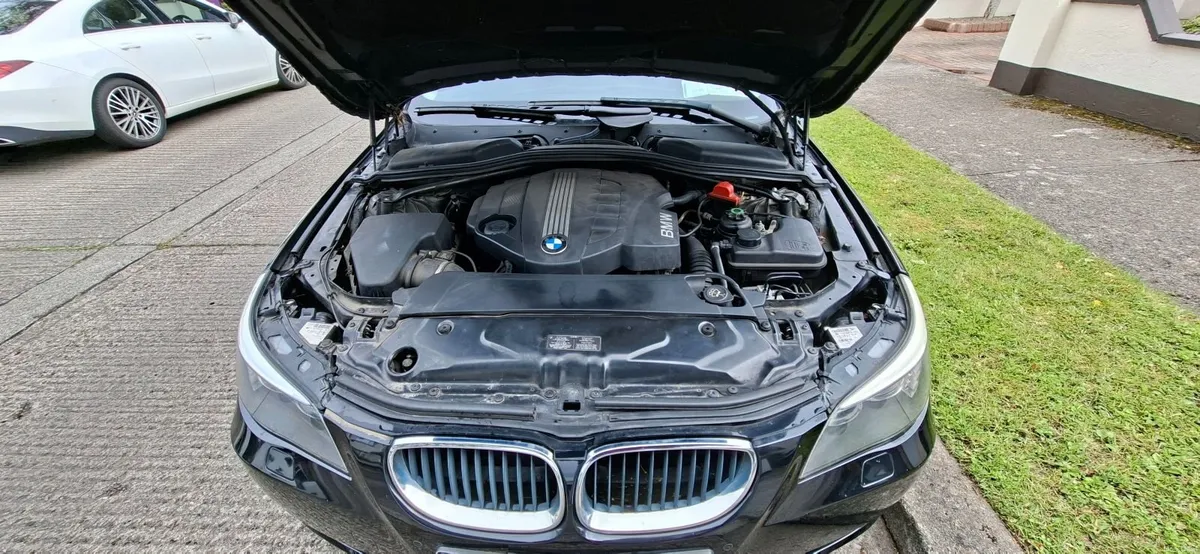 BMW 5-Series 2009 - Image 3