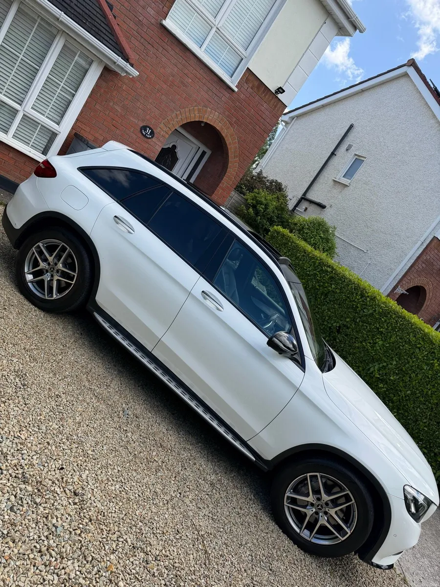 Mercedes Benz GLC 220d AMG Premium Plus 4matic - Image 3