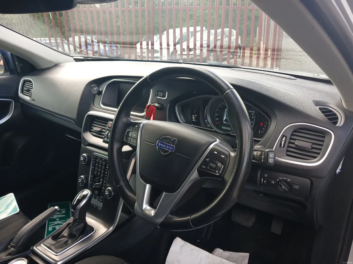 AUTOMATIC Volvo V40 2015 1.6 PETROL - Image 6