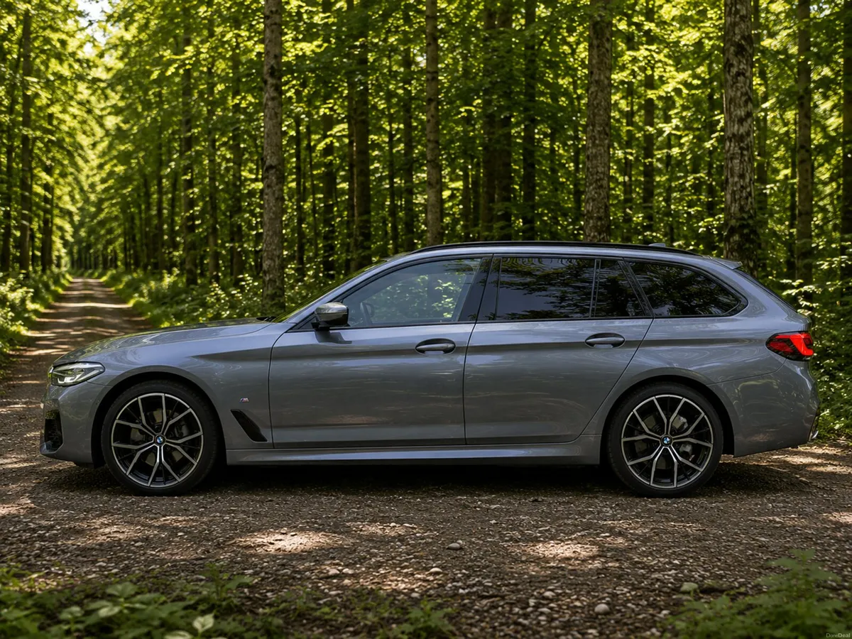 212 BMW 520D G31 AUTO ESTATE M-SPORT = TOURING = - Image 2