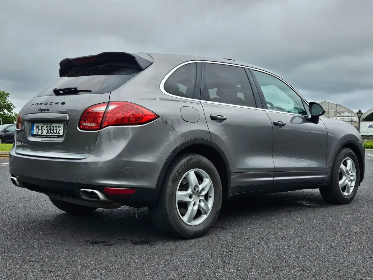 Porsche Cayenne 2010 - Image 2