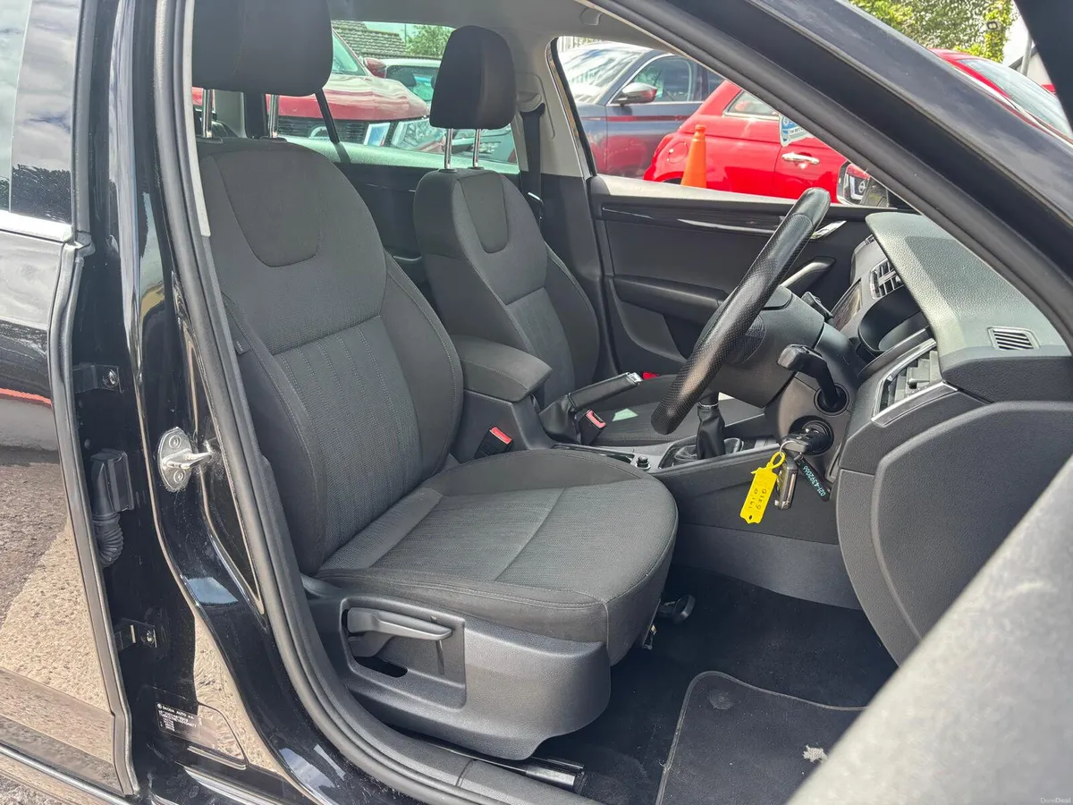 Skoda Octavia   2019  ESTATE  DIESEL - Image 5