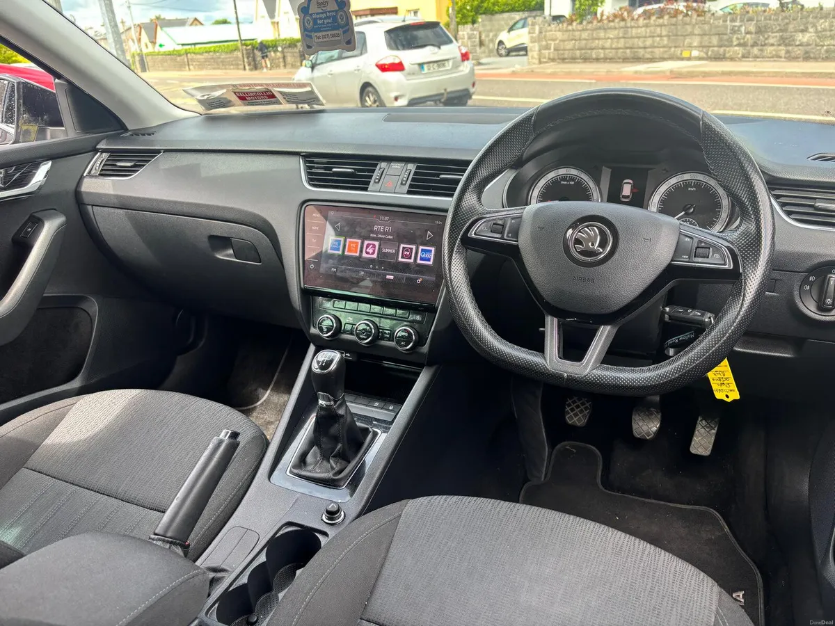 Skoda Octavia   2019  ESTATE  DIESEL - Image 6