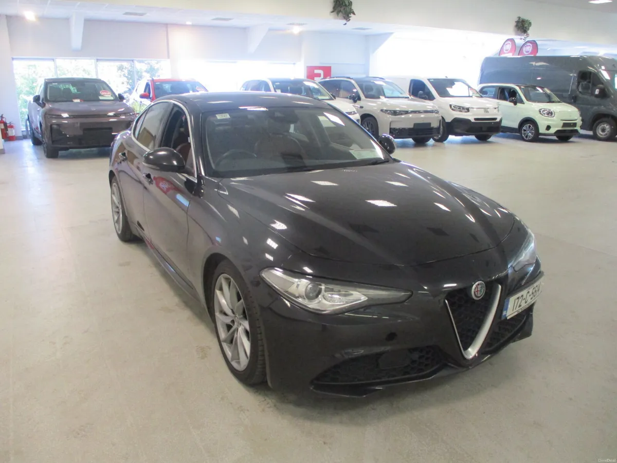 Alfa Romeo Giulia Super Lux 180 bhp 2017 - Image 3