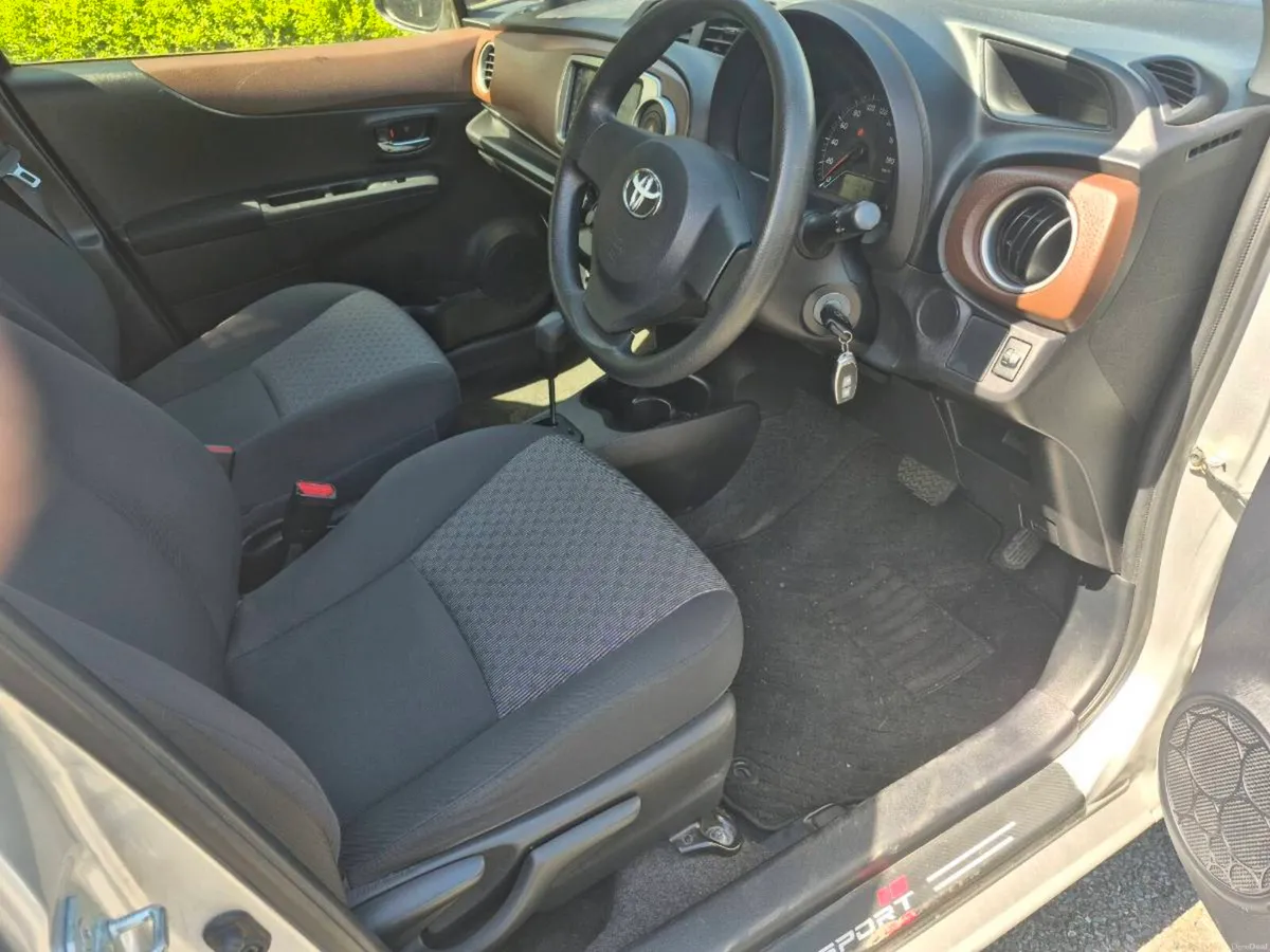 Toyota vitz - Image 2