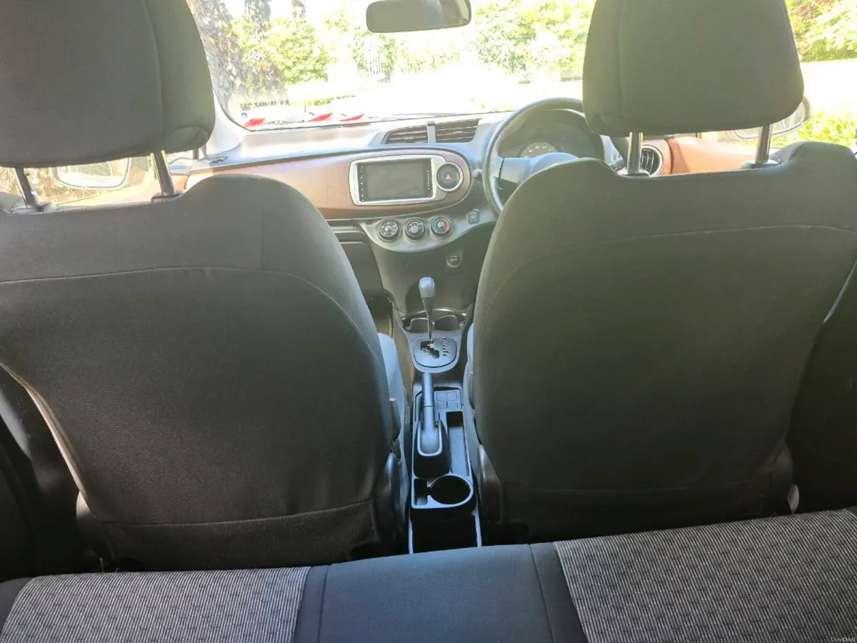 Toyota vitz - Image 4