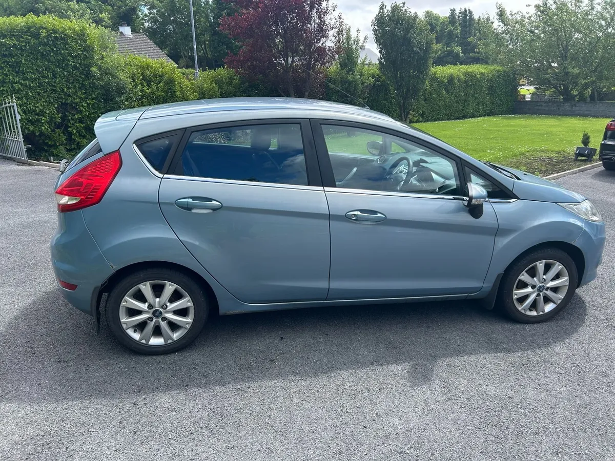 Ford Fiesta 2010 - Image 1