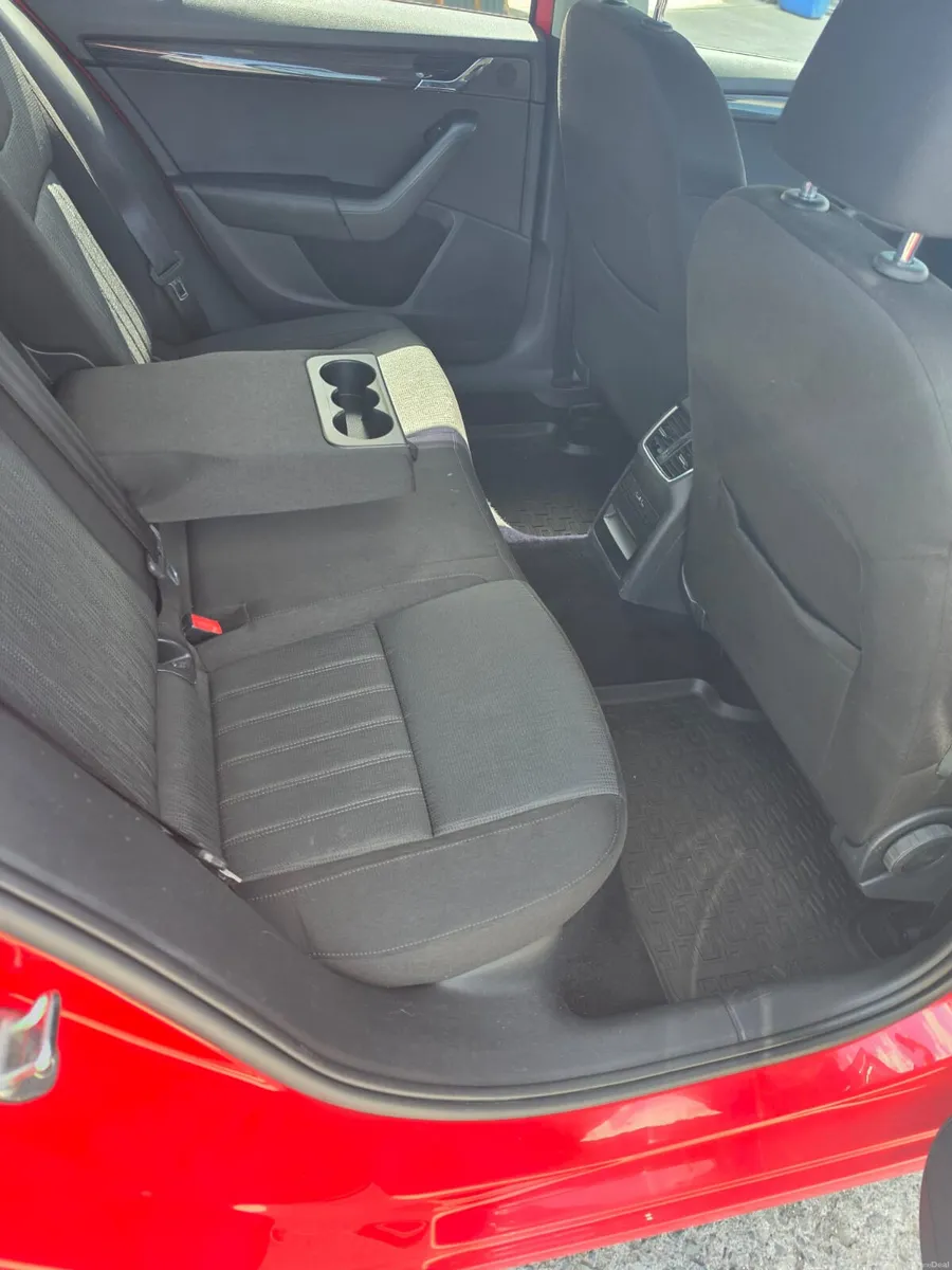 Skoda Octavia - (LOW MILEAGE) - Image 3