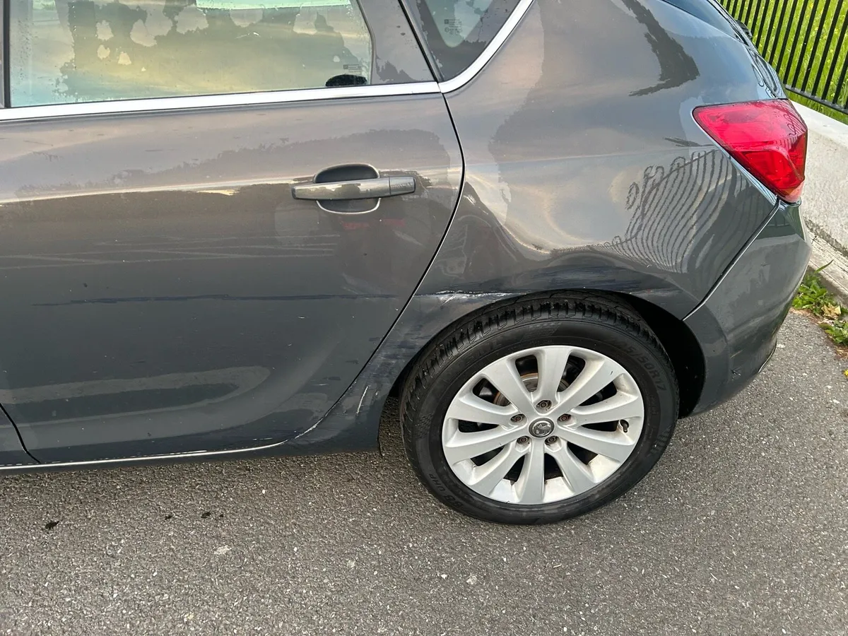 Opel Astra tax and test - Image 4