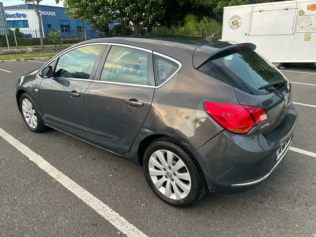 Opel Astra tax and test - Image 5