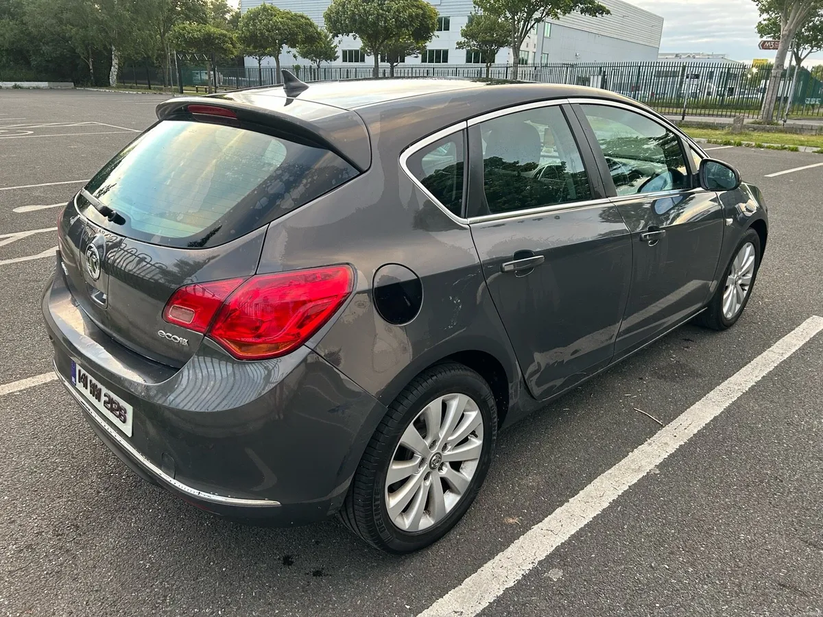 Opel Astra tax and test - Image 6