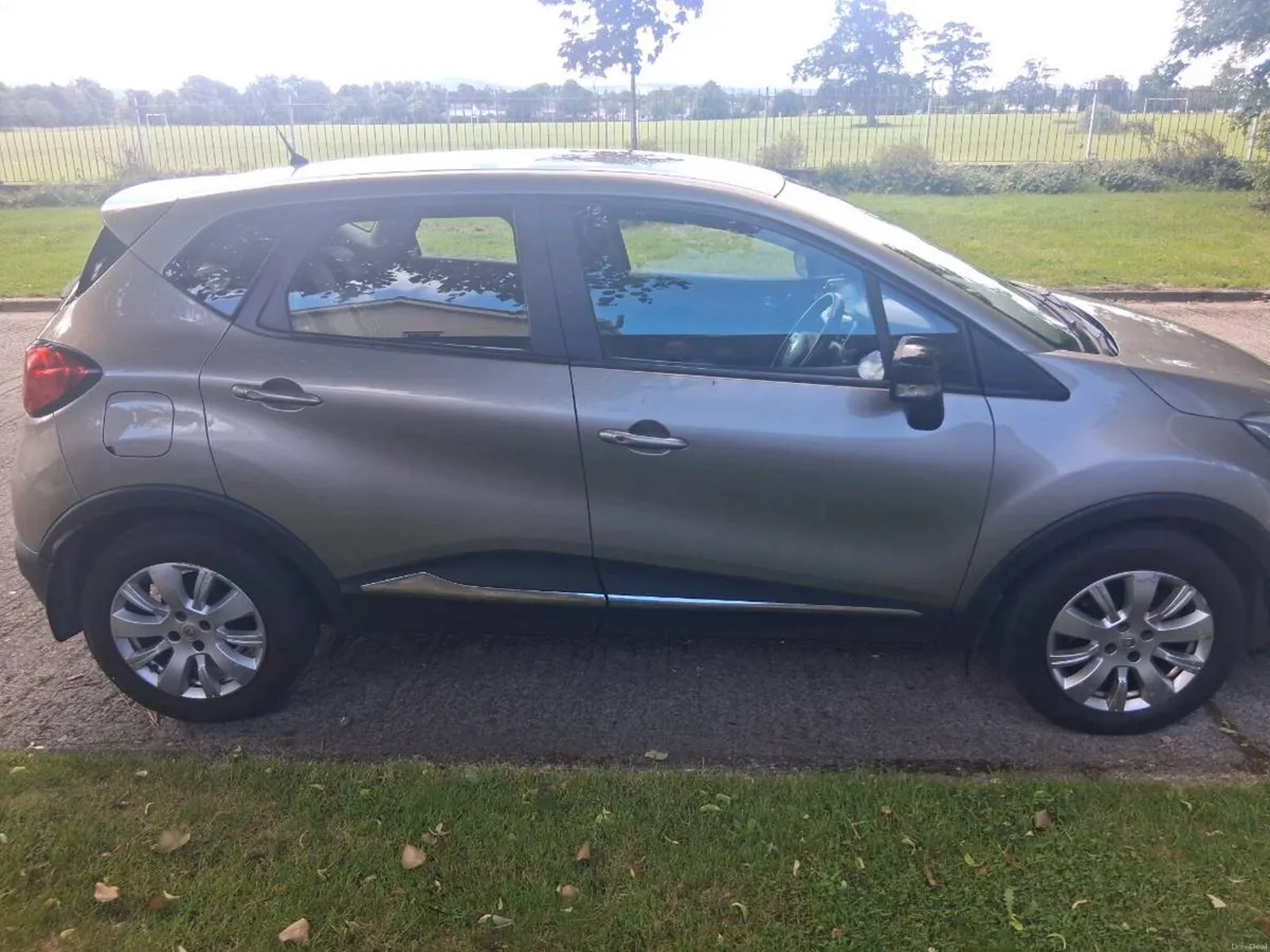 Renault captur life - Image 2