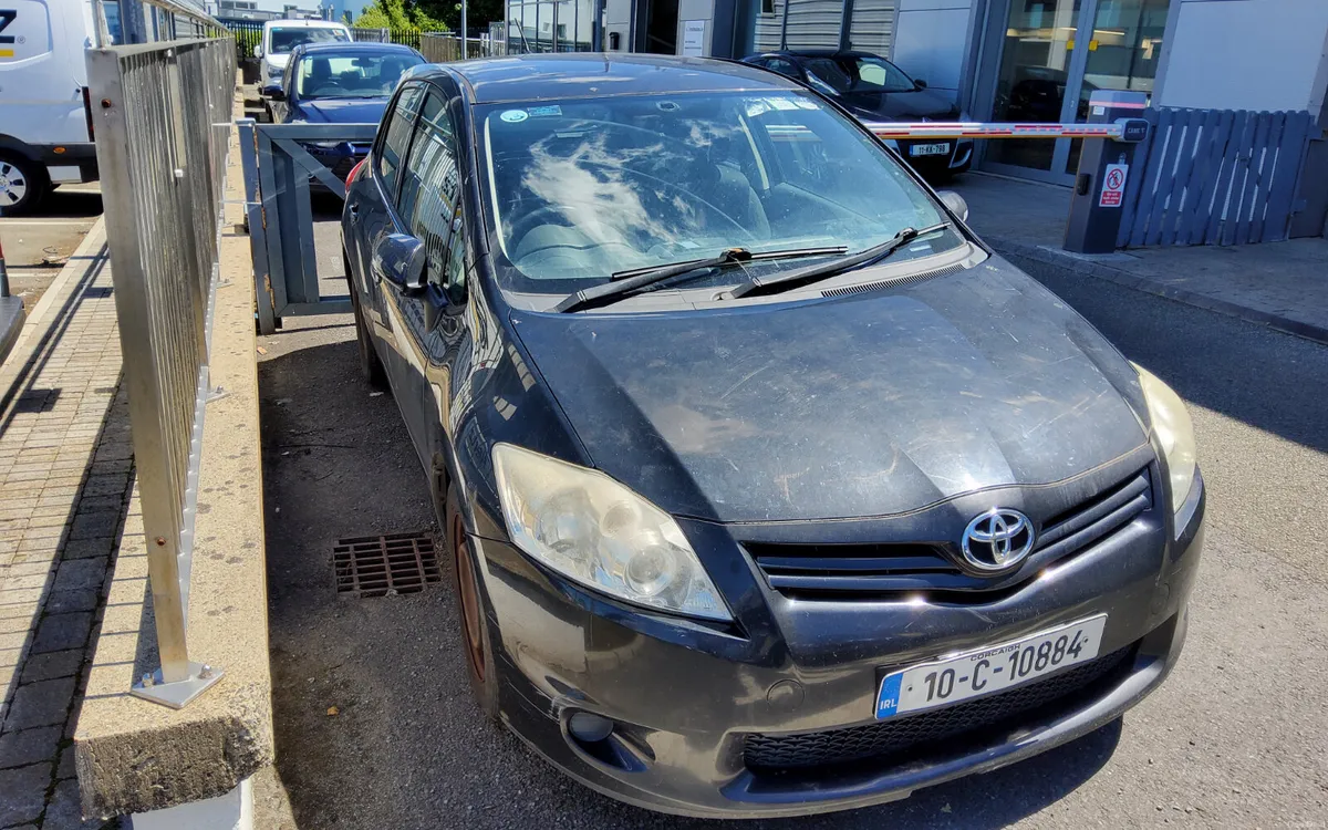 Toyota Auris 2010 - Image 1