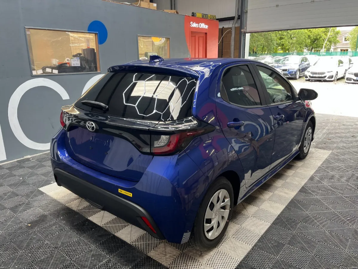 Toyota Yaris 2023 TOYOTA YARIS X 1.0 AUTOMATIC / R - Image 2