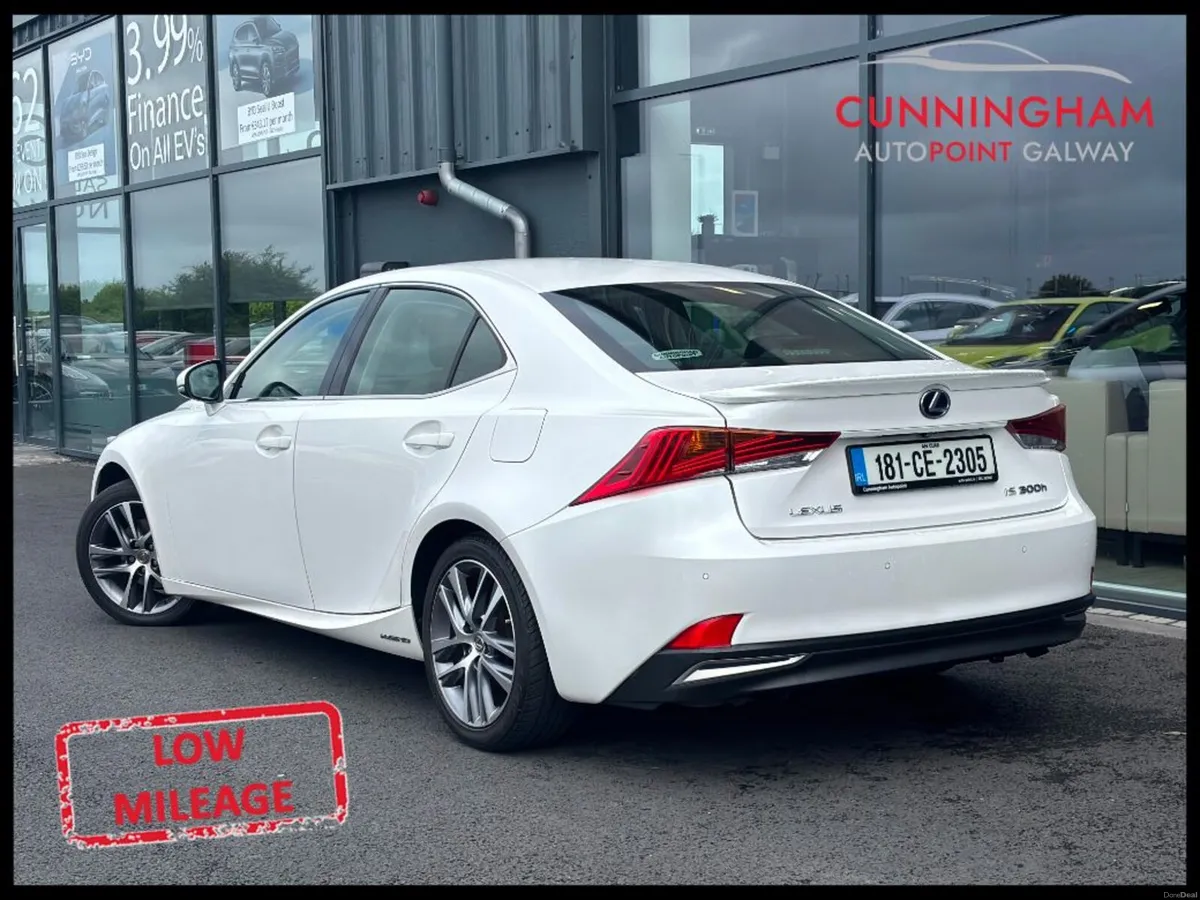 Lexus IS 2.5 Executive e-cvt - Image 2