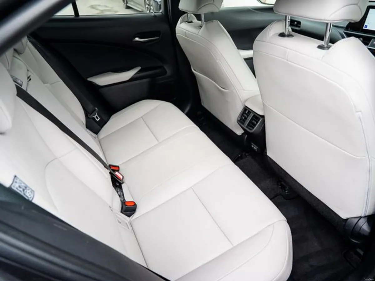 Lexus UX 250H F SPORT DESIGN - Image 4